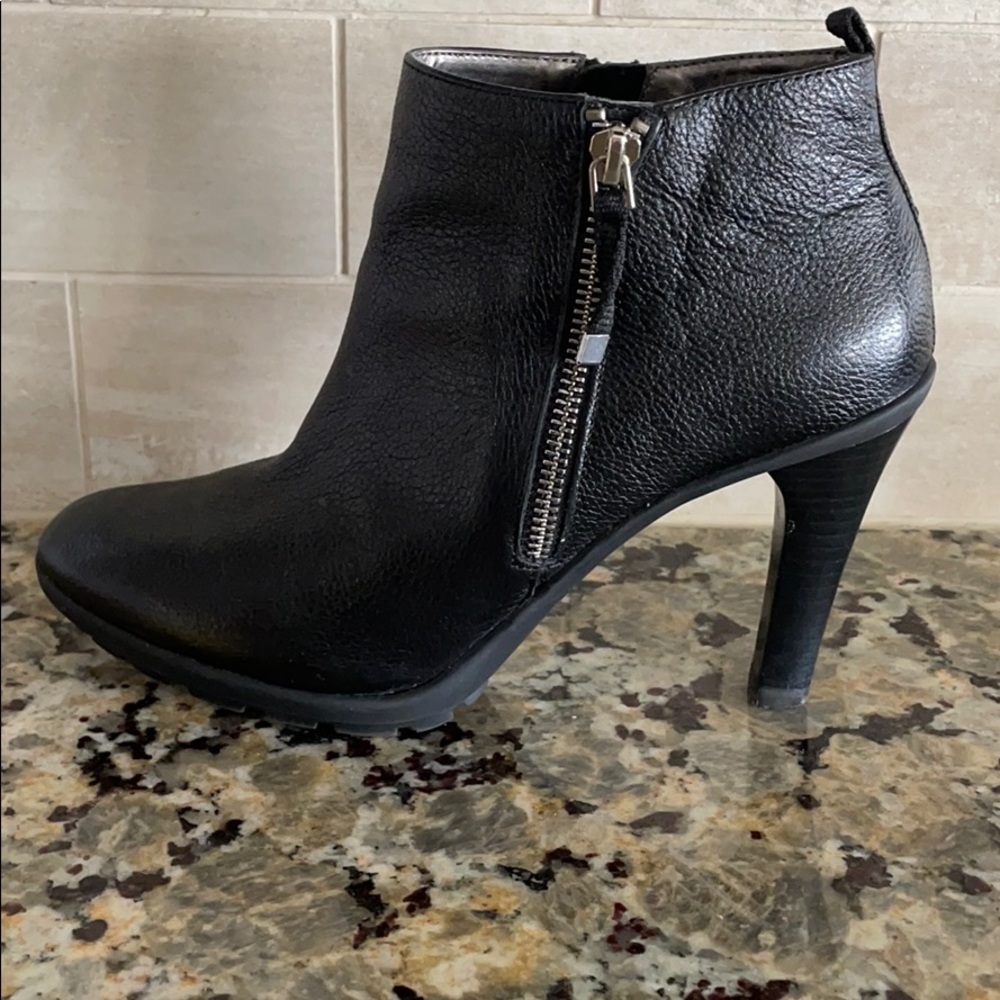 Tahari Ankle Bootie (never worn)
